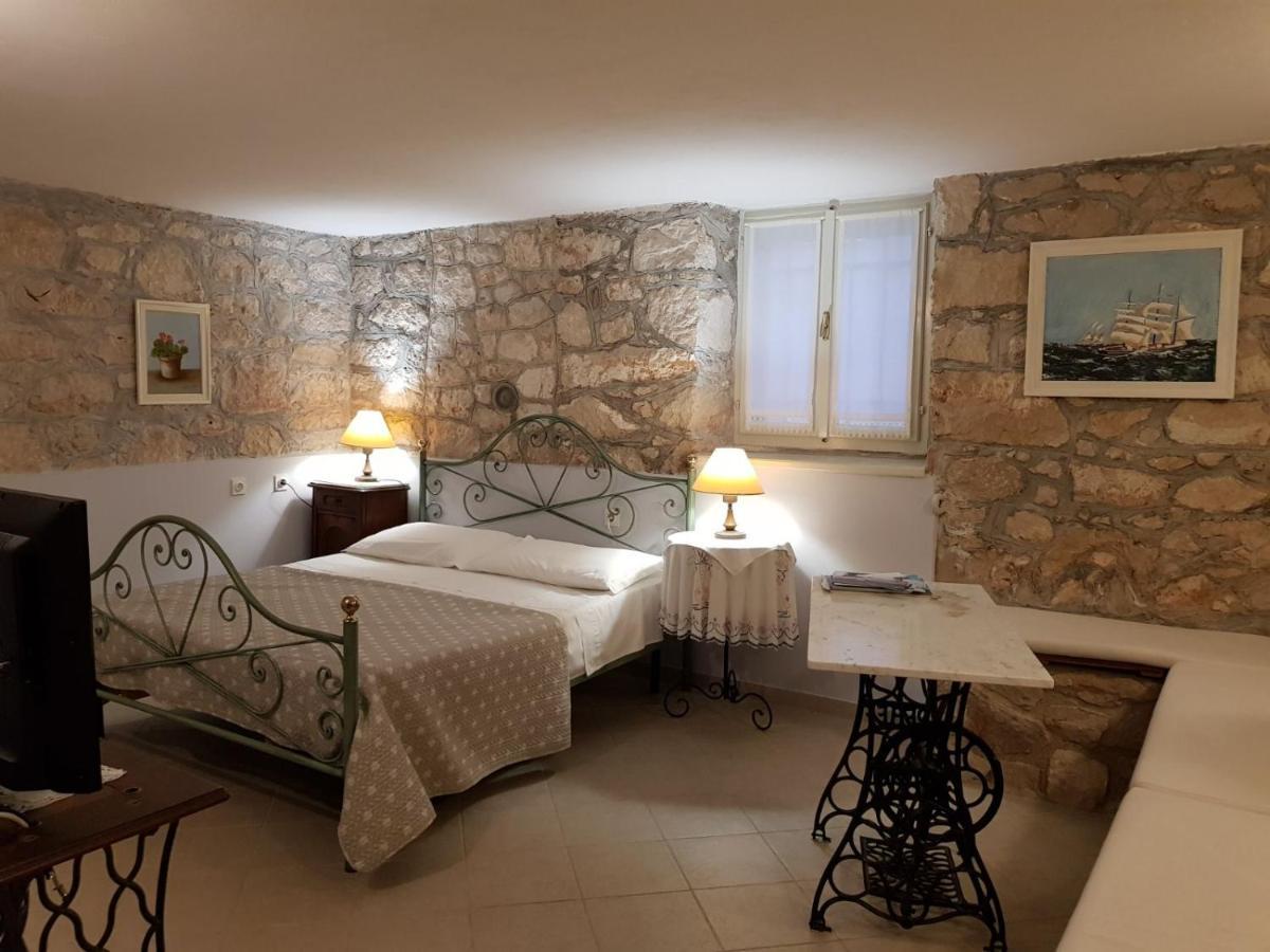 Apartments Gabri Mali Lošinj Exteriör bild